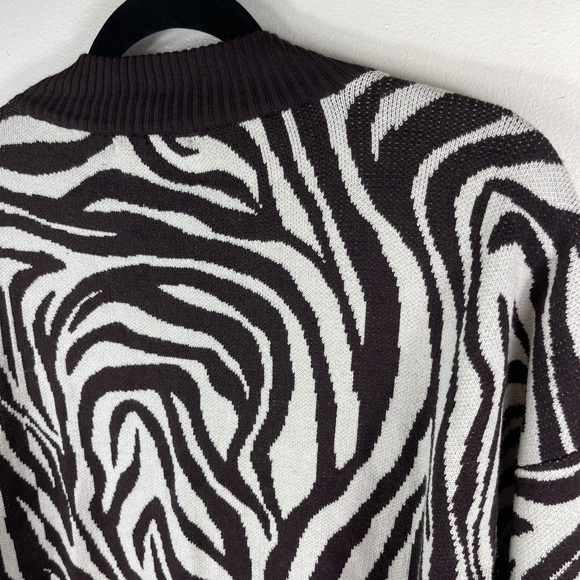 Carbon 38 Zebra Print Jacquard Crop Pullover Sweater NWT - Picture 8 of 11